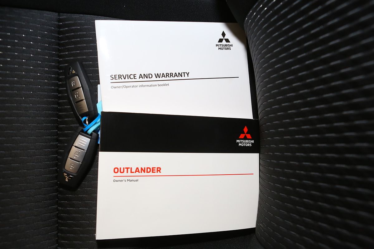 2024 Mitsubishi Outlander LS ZM