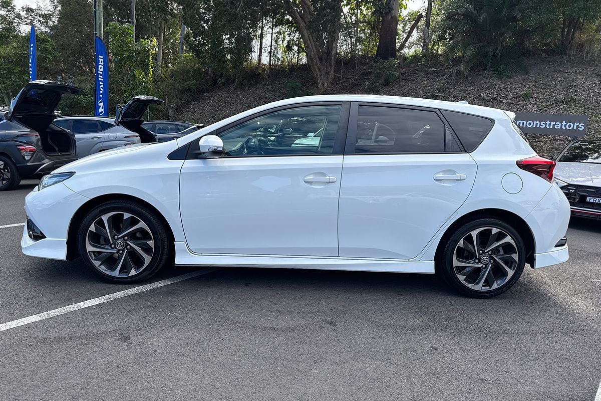 2017 Toyota Corolla SX ZRE182R