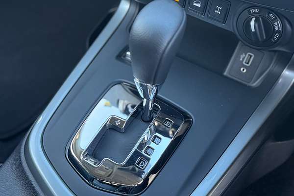 2025 Nissan Navara ST D23 4X4