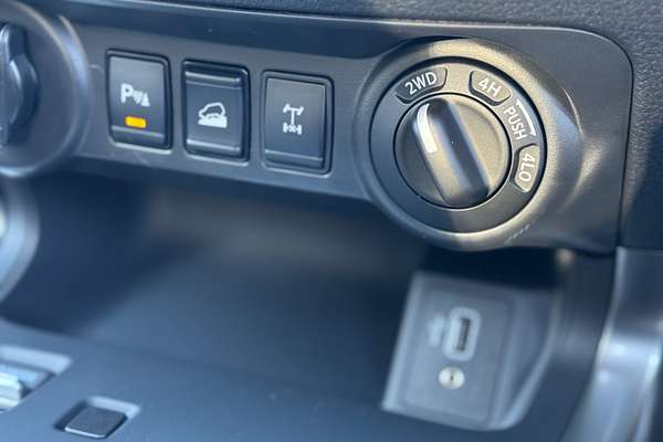2025 Nissan Navara ST D23 4X4