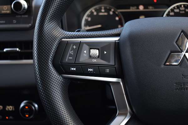 2024 Mitsubishi Outlander ES ZM