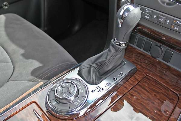 2013 Nissan Patrol ST-L Y62