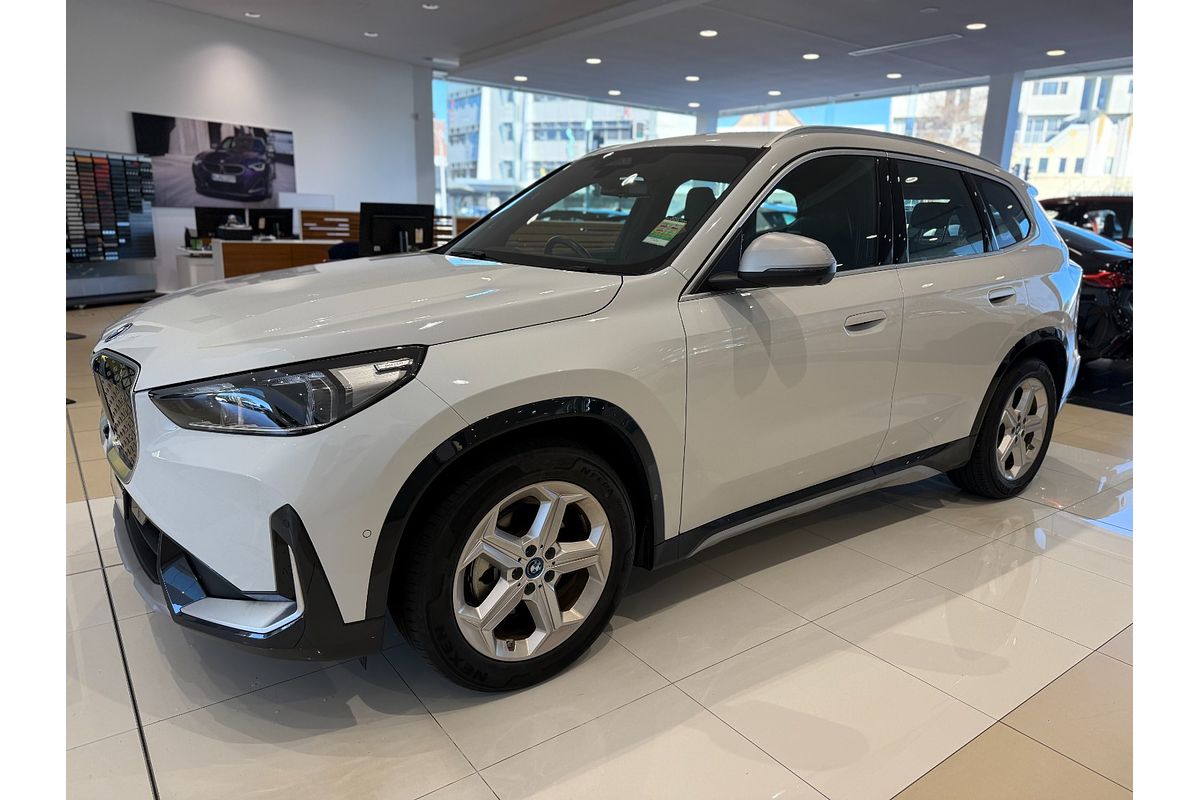 2023 BMW iX1 eDrive20 xLine U11
