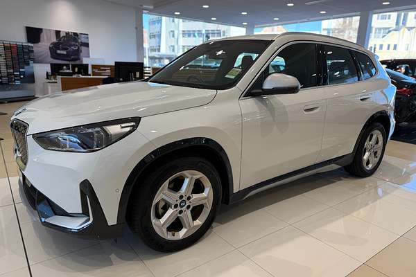 2023 BMW iX1 eDrive20 xLine U11