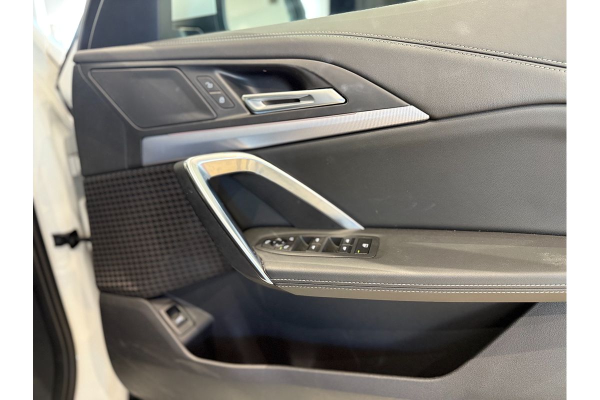 2023 BMW iX1 eDrive20 xLine U11