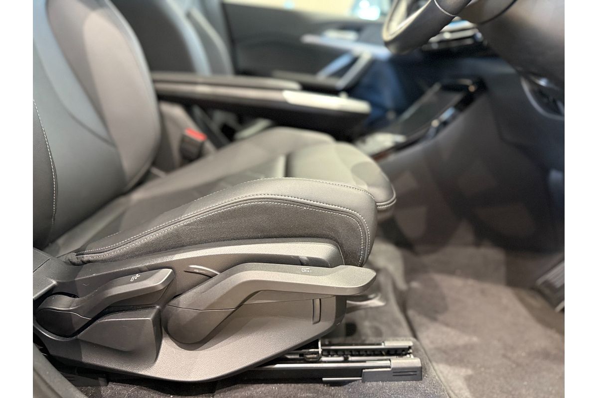 2023 BMW iX1 eDrive20 xLine U11