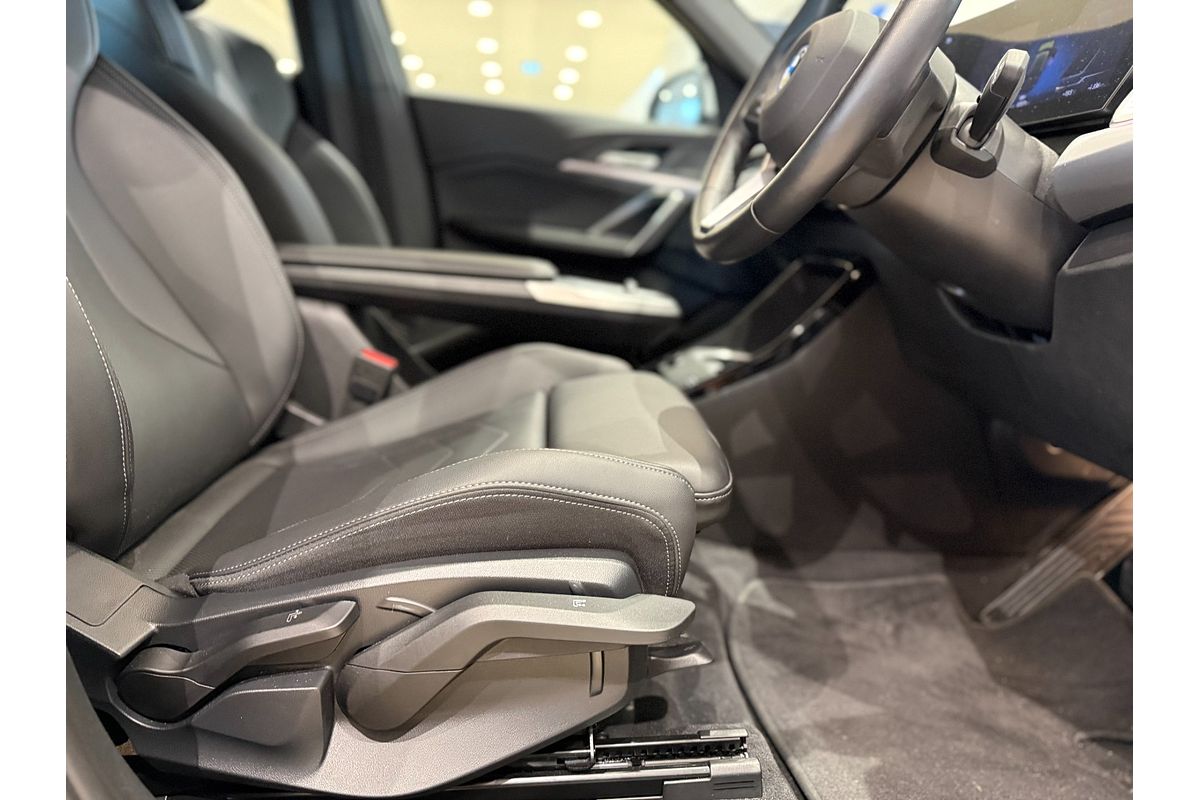 2024 BMW iX1 eDrive20 xLine U11