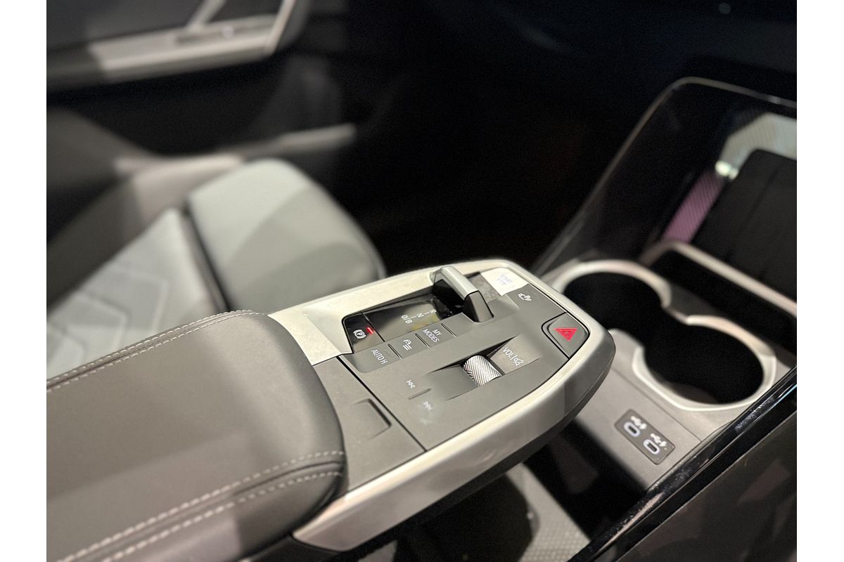 2024 BMW iX1 eDrive20 xLine U11