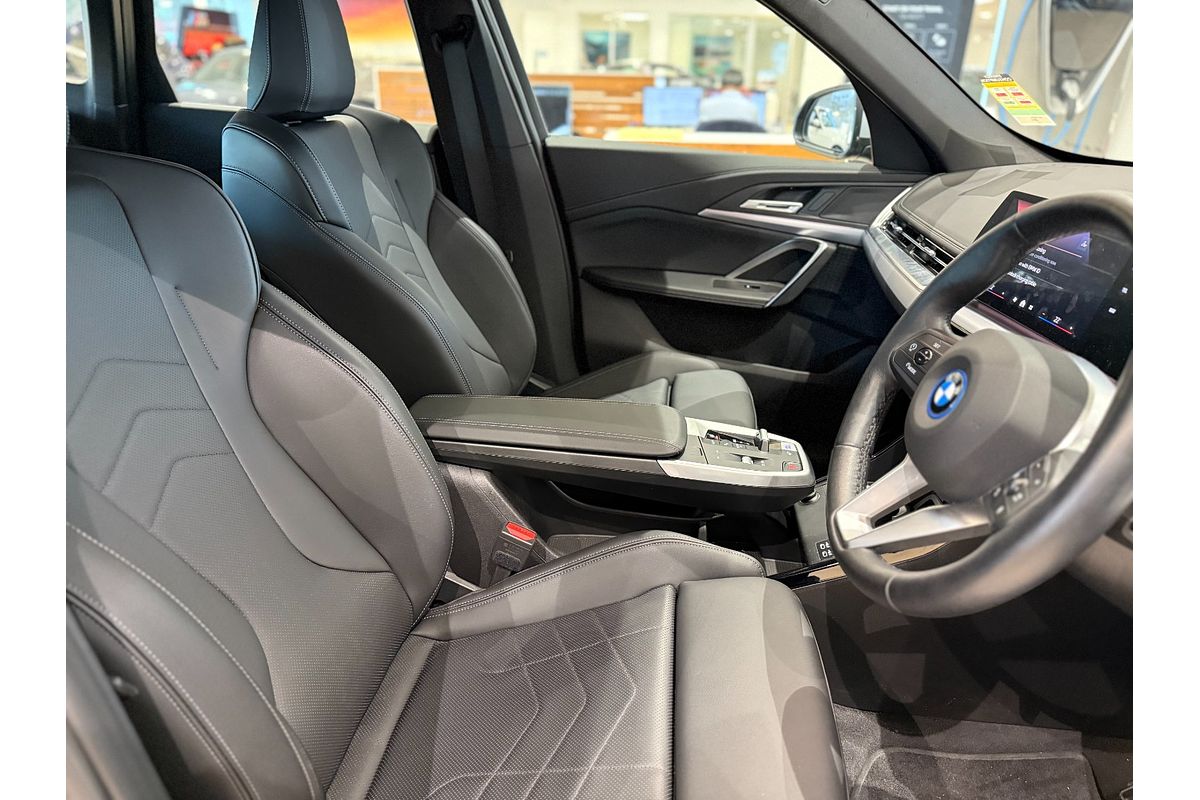 2024 BMW iX1 eDrive20 xLine U11
