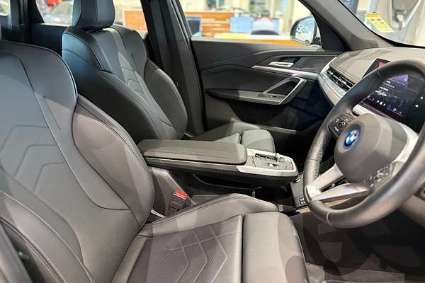 2024 BMW iX1 eDrive20 xLine U11