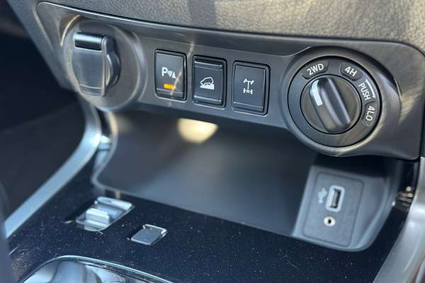 2025 Nissan Navara ST-X D23 4X4