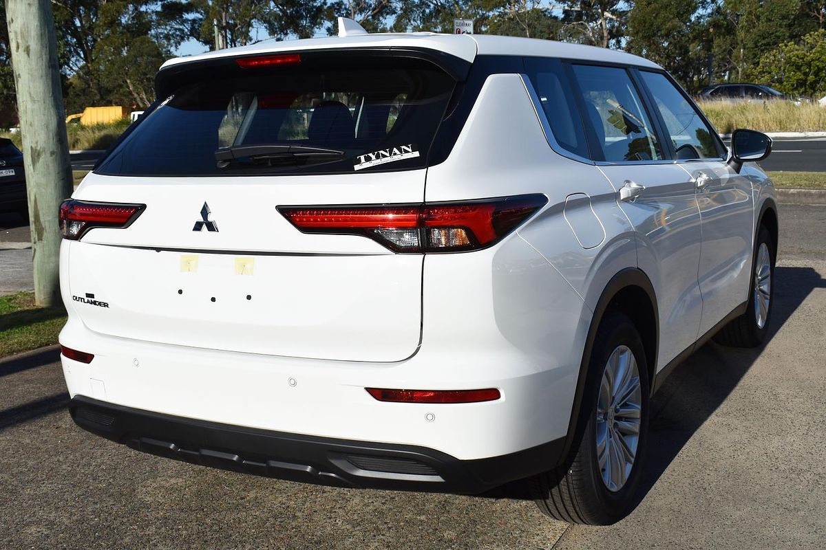 2024 Mitsubishi Outlander ES ZM
