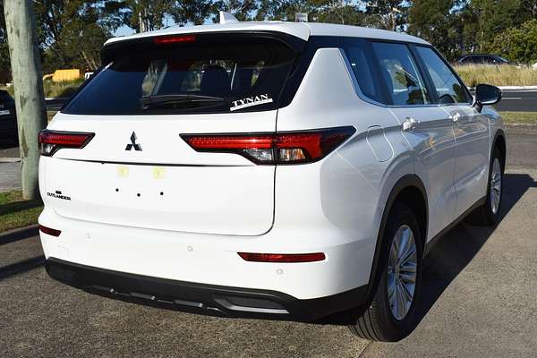 2024 Mitsubishi Outlander ES ZM