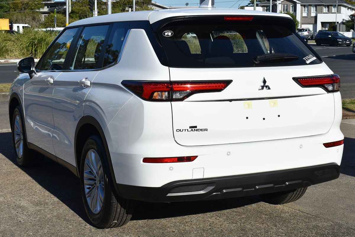 2024 Mitsubishi Outlander ES ZM