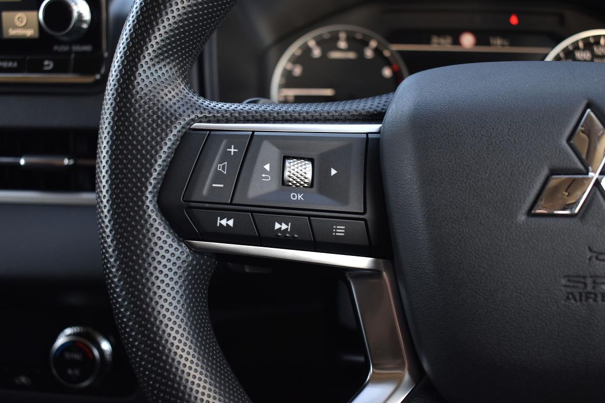 2024 Mitsubishi Outlander ES ZM