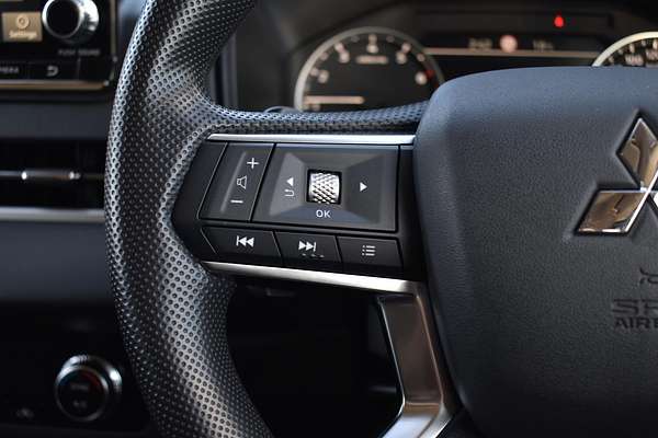 2024 Mitsubishi Outlander ES ZM