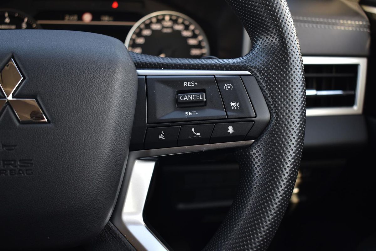 2024 Mitsubishi Outlander ES ZM