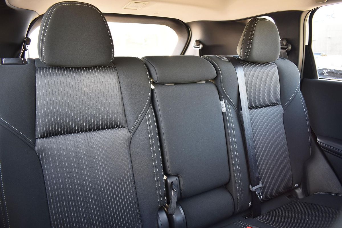 2024 Mitsubishi Outlander ES ZM