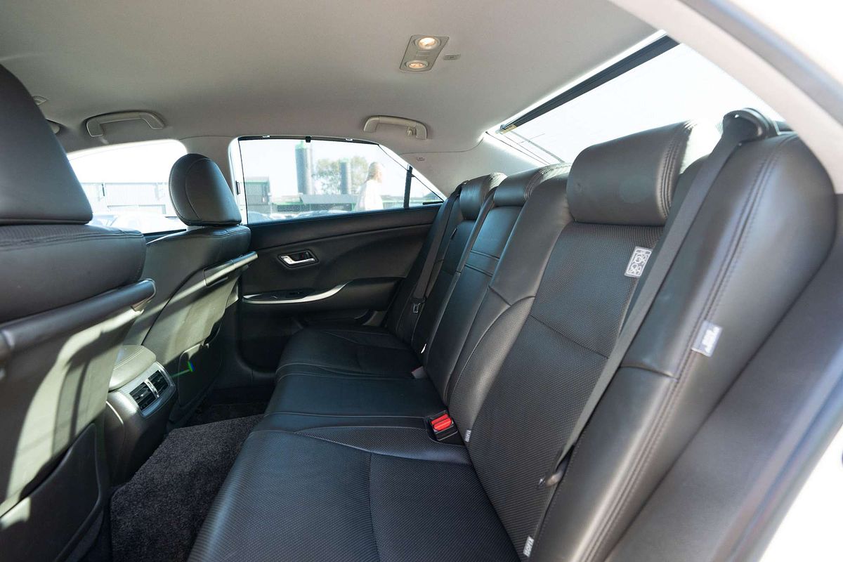 2010 Toyota Crown MAJESTA (HYBRID) GWS204