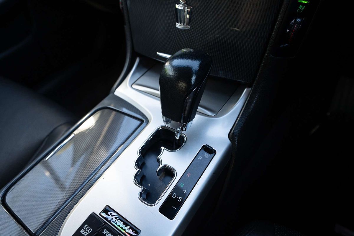 2010 Toyota Crown MAJESTA (HYBRID) GWS204