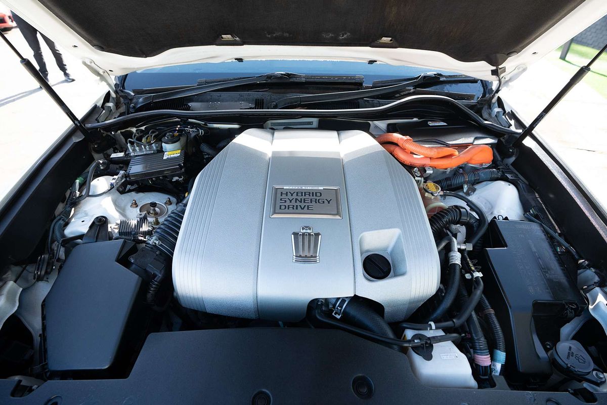 2010 Toyota Crown MAJESTA (HYBRID) GWS204