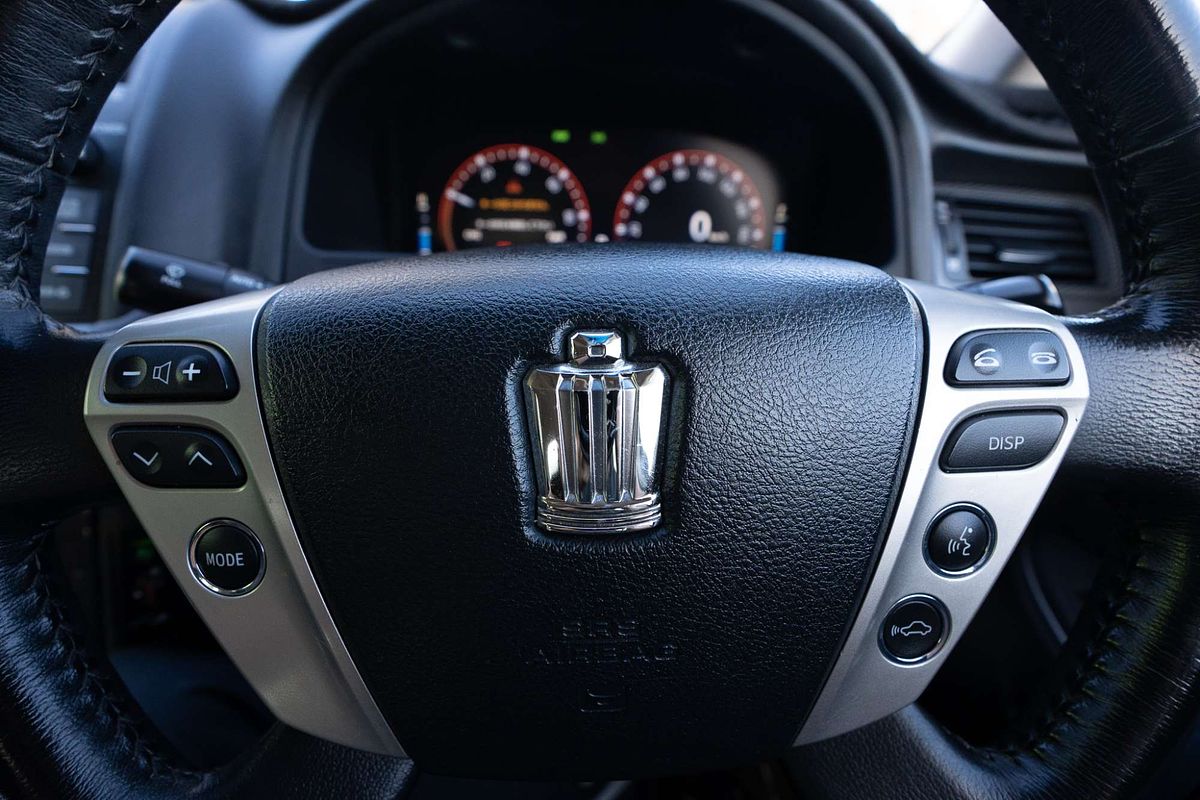 2010 Toyota Crown MAJESTA (HYBRID) GWS204