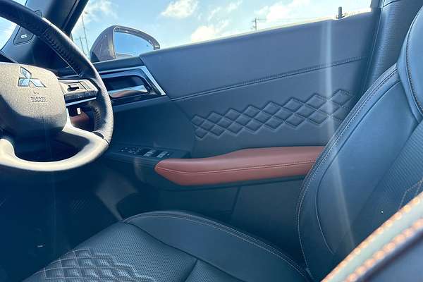 2024 Mitsubishi Outlander Exceed Tourer ZM