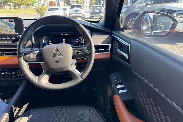 2024 Mitsubishi Outlander Exceed Tourer ZM