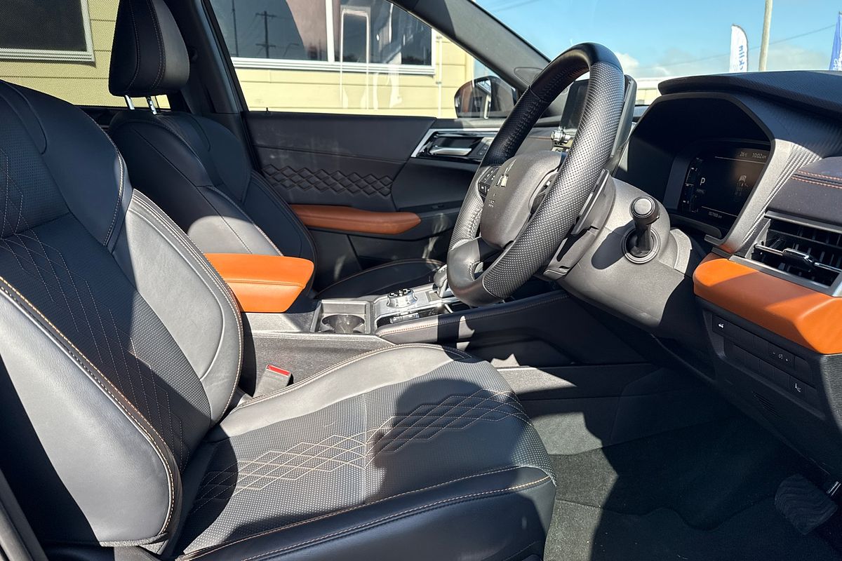 2024 Mitsubishi Outlander Exceed Tourer ZM