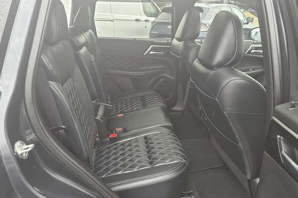 2024 Mitsubishi Outlander Exceed ZM
