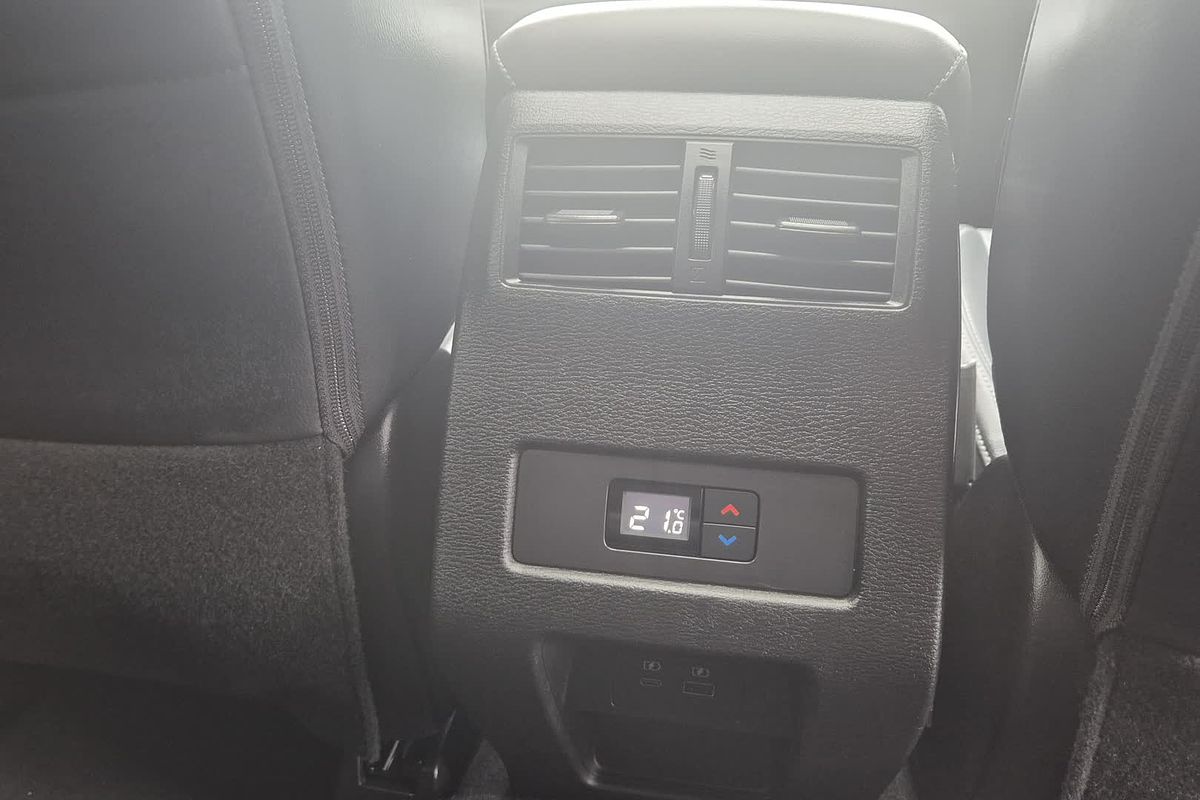 2024 Mitsubishi Outlander Exceed ZM