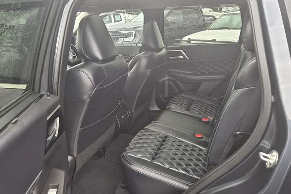 2024 Mitsubishi Outlander Exceed ZM