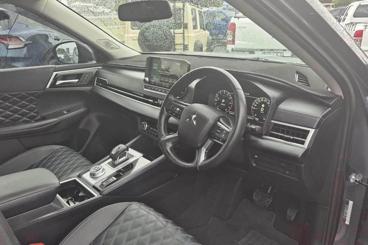 2024 Mitsubishi Outlander Exceed ZM