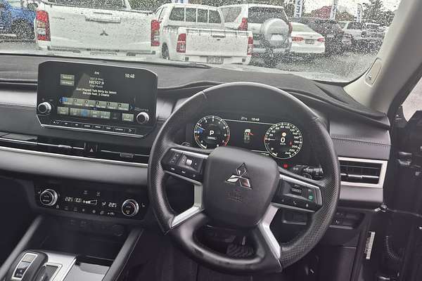 2024 Mitsubishi Outlander Exceed ZM