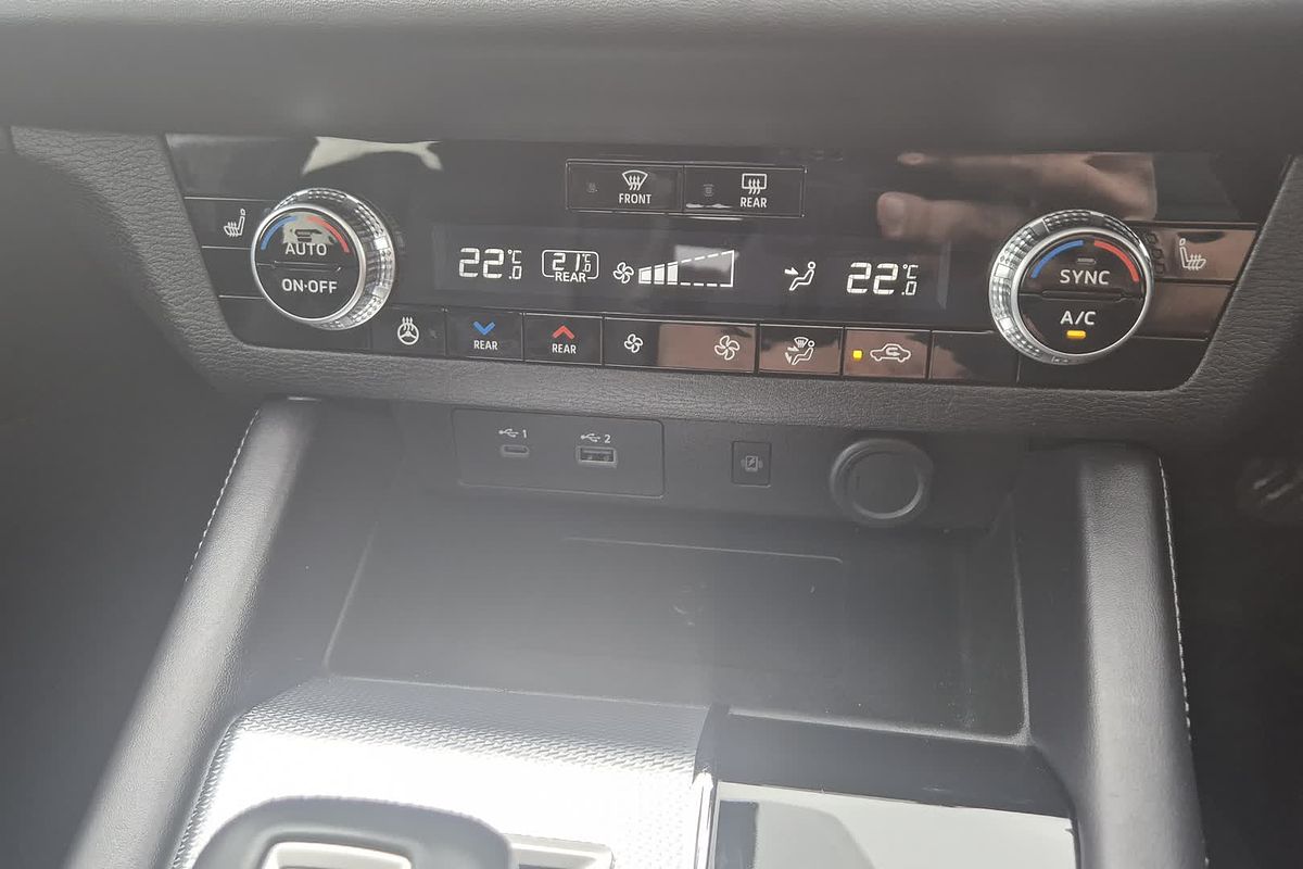 2024 Mitsubishi Outlander Exceed ZM