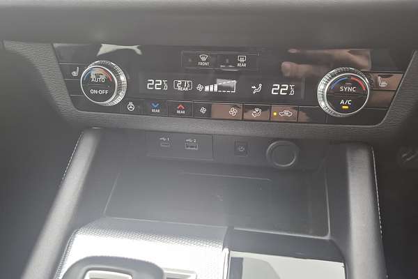 2024 Mitsubishi Outlander Exceed ZM