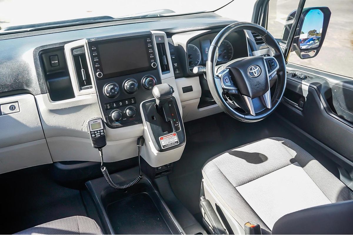 2021 Toyota Hiace Commuter GDH322R