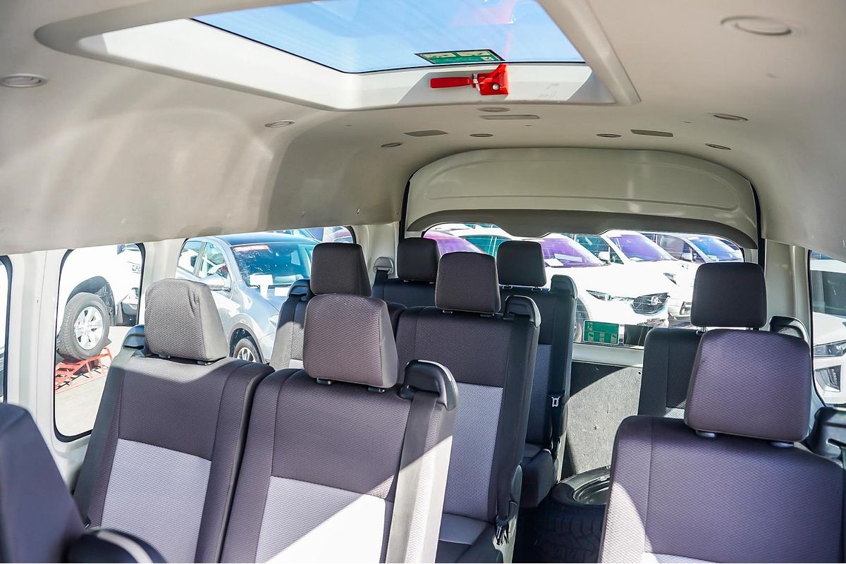 2021 Toyota Hiace Commuter GDH322R