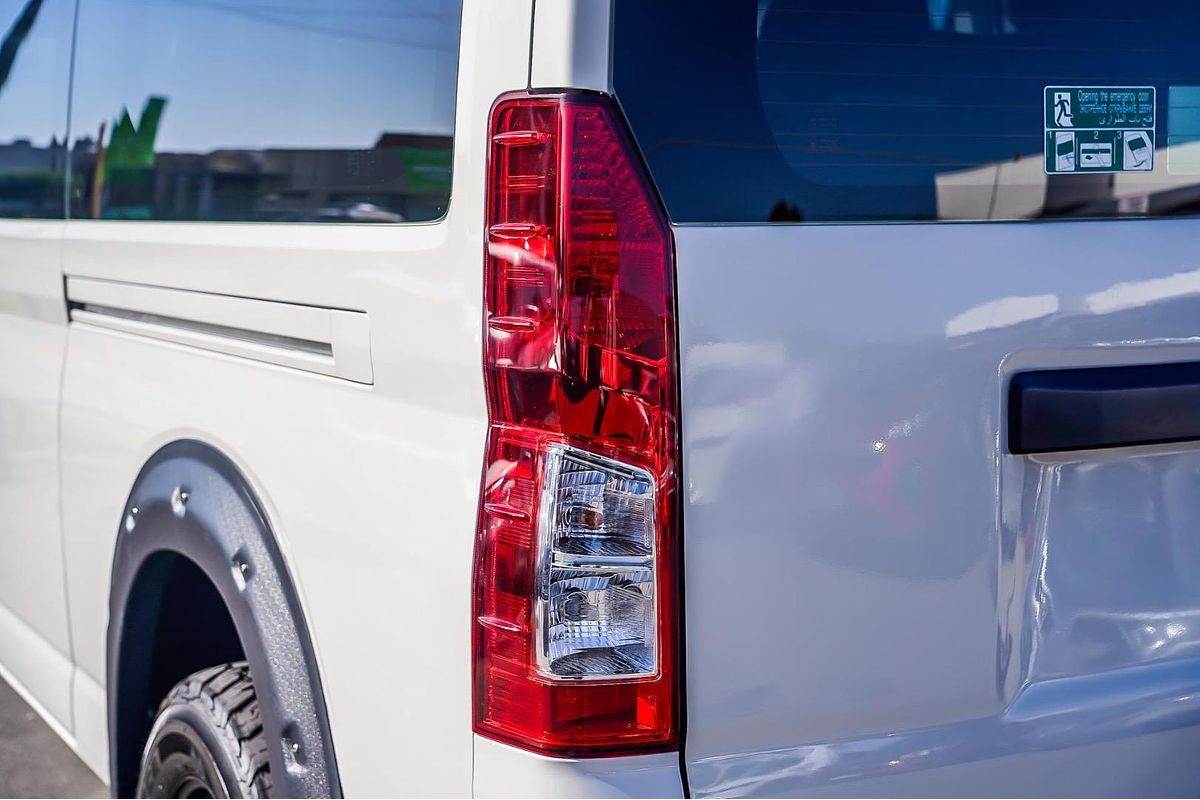 2021 Toyota Hiace Commuter GDH322R