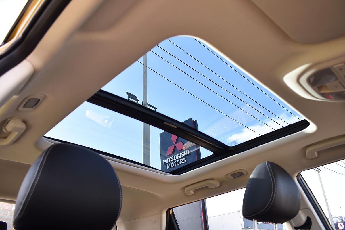 2025 Mahindra XUV3XO AX7L