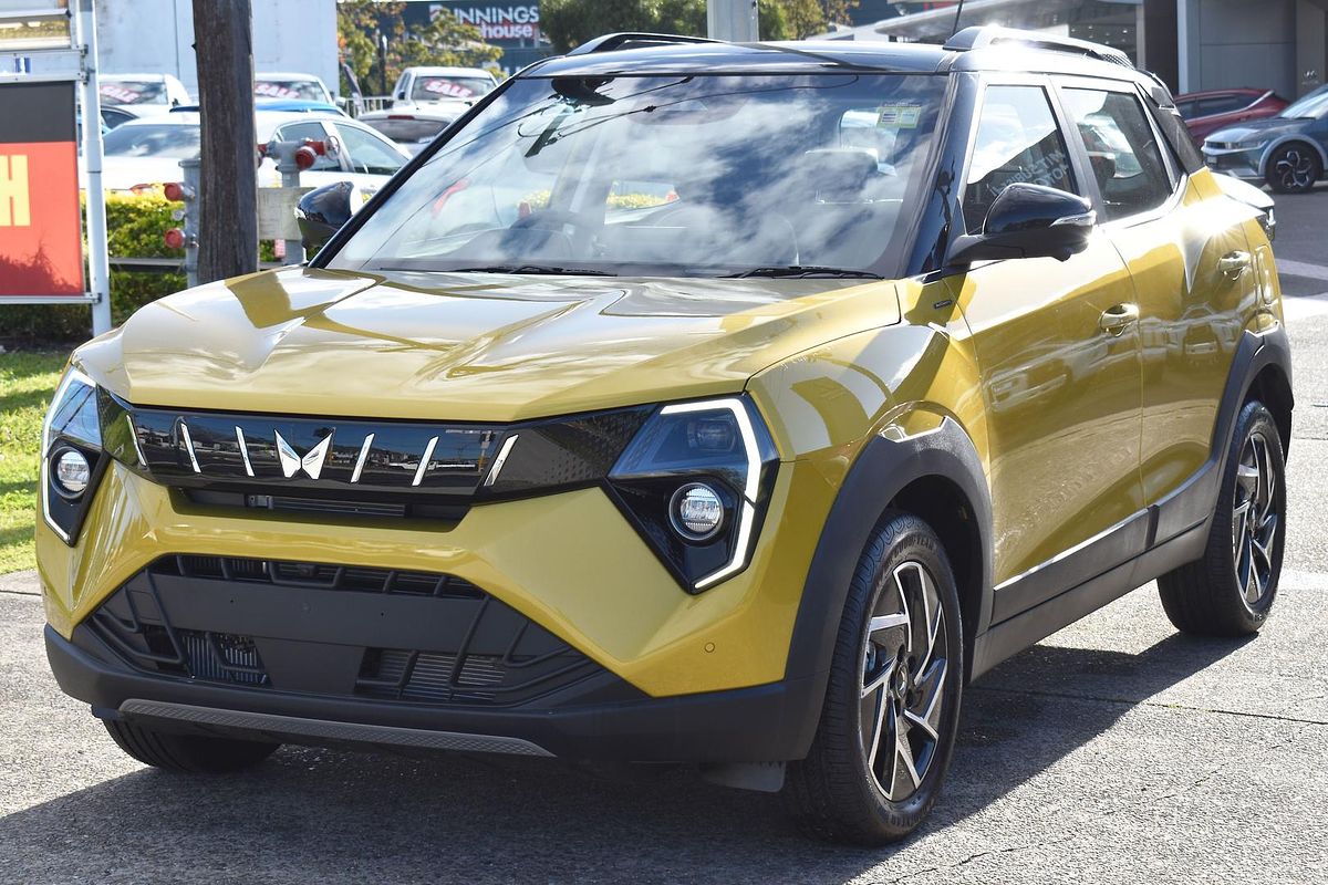 2025 Mahindra XUV3XO AX7L