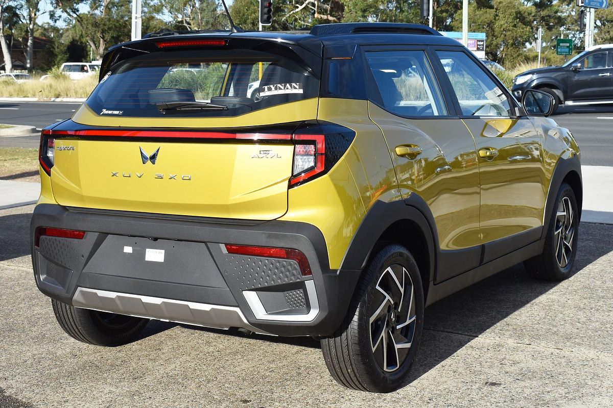 2025 Mahindra XUV3XO AX7L