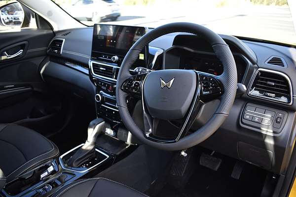 2025 Mahindra XUV3XO AX7L