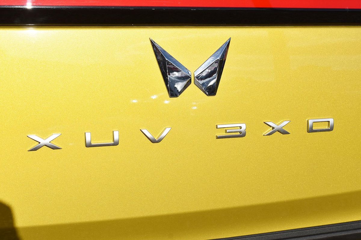 2025 Mahindra XUV3XO AX7L