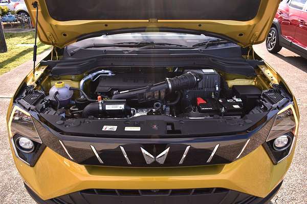 2025 Mahindra XUV3XO AX7L