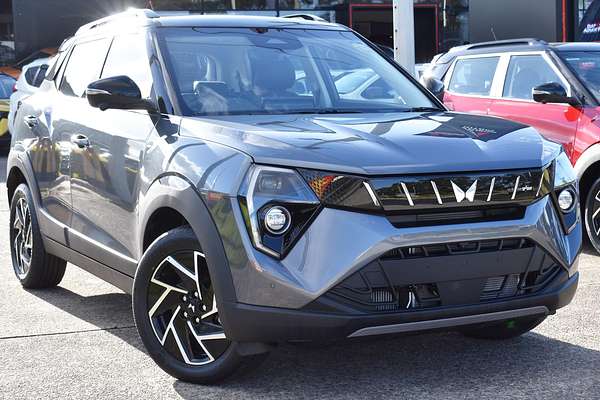 2025 Mahindra XUV3XO AX7L