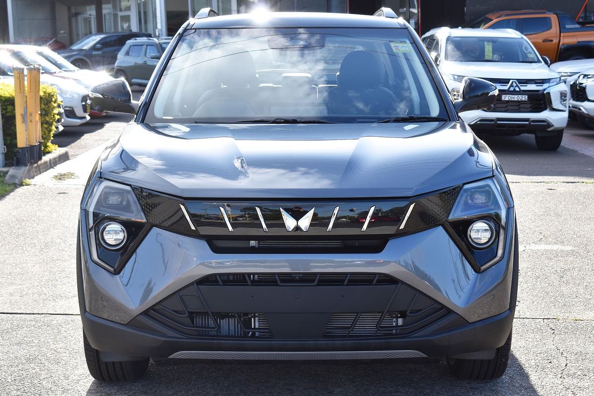 2025 Mahindra XUV3XO AX7L