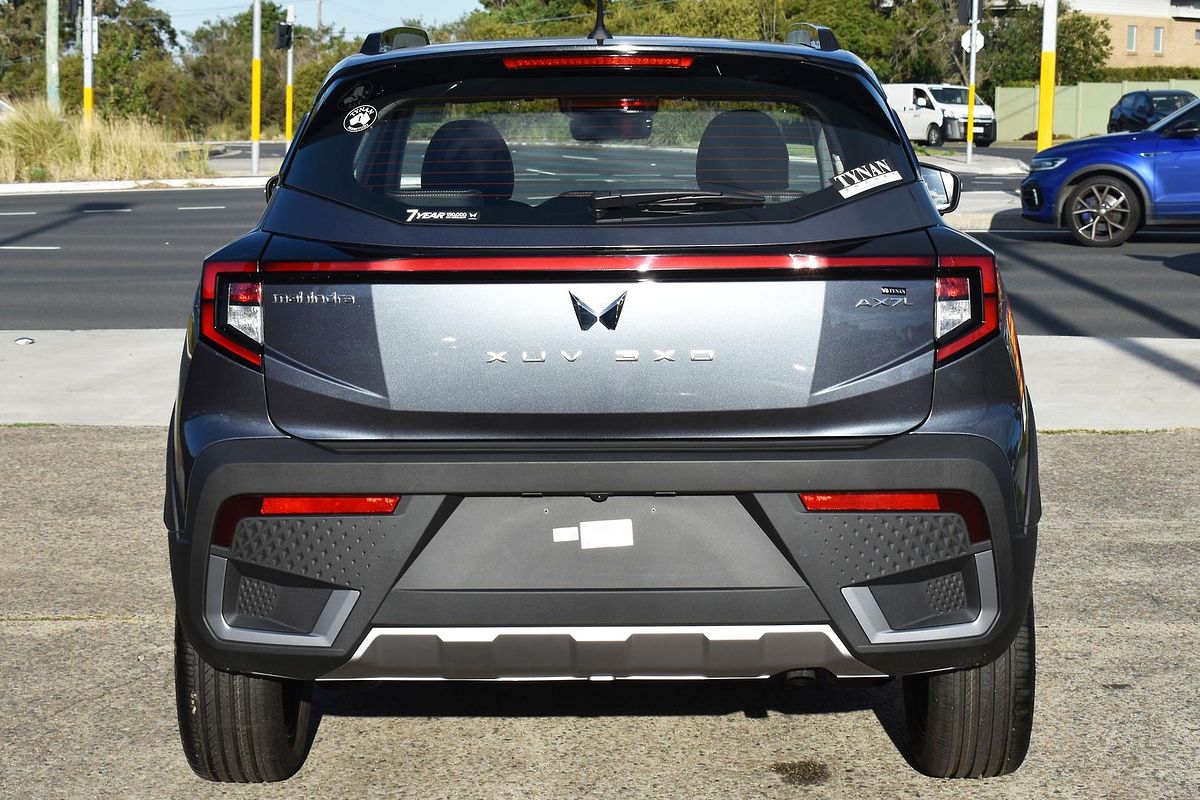 2025 Mahindra XUV3XO AX7L