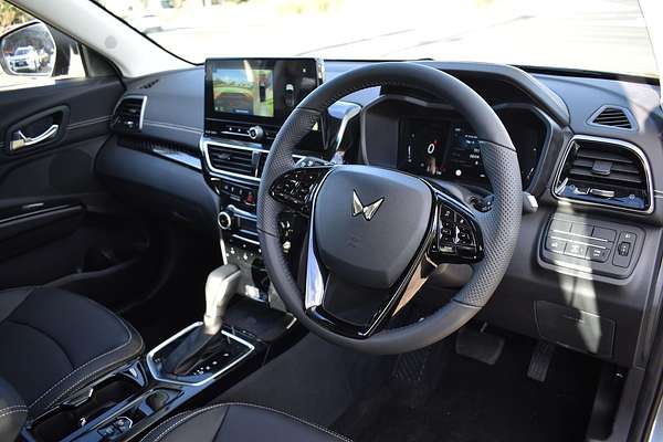 2025 Mahindra XUV3XO AX7L