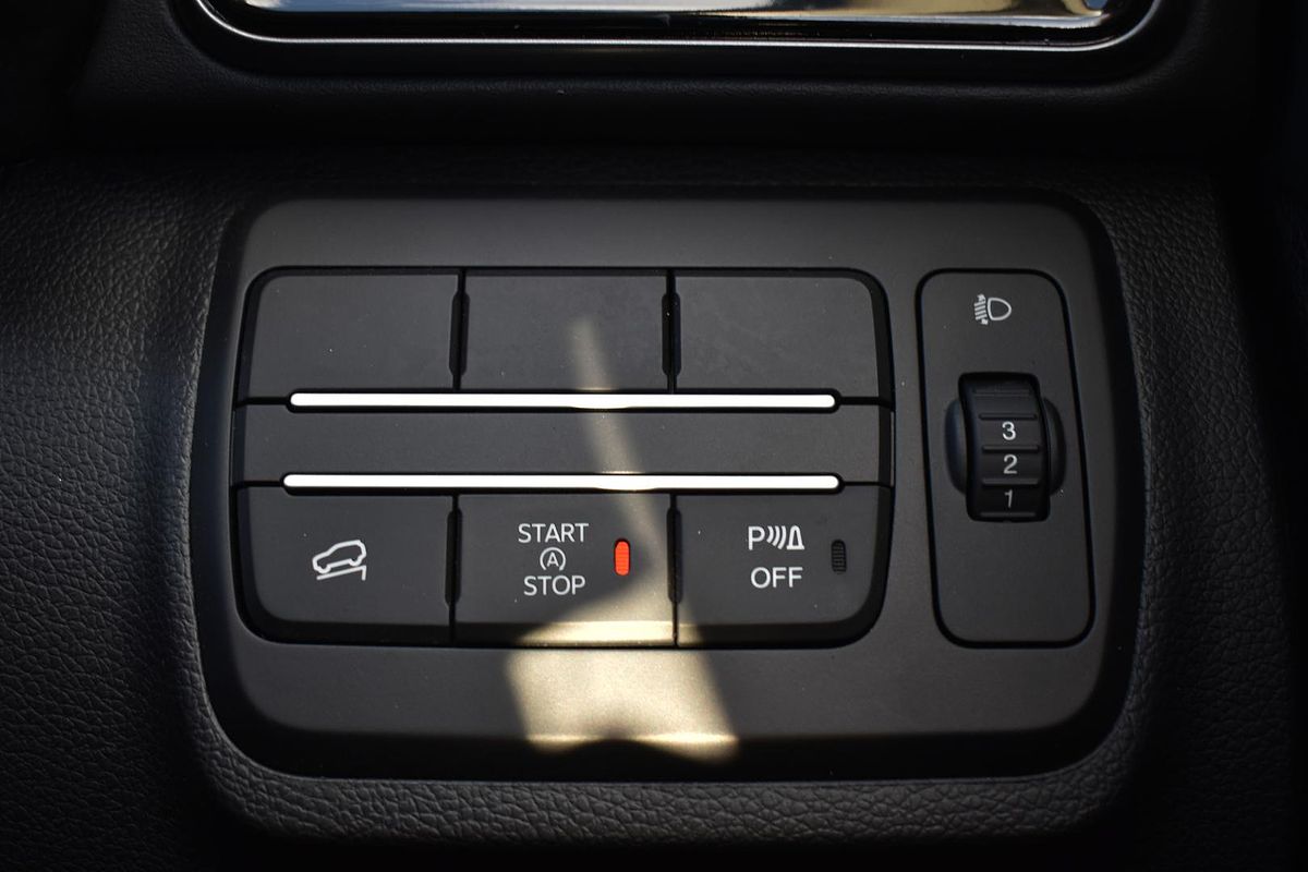 2025 Mahindra XUV3XO AX7L